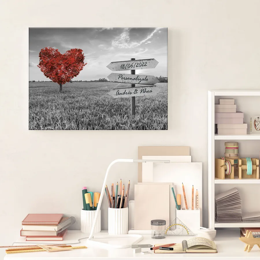 Cuadro con texto personalizado · árbol rojo en blanco y negro (ambiente) Cuadro con texto personalizado colgado en la pared: árbol rojo en blanco y negro con cartel para tu frase