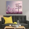 Cuadro con texto personalizado · flores lila y cartel (ambiente) Cuadro con texto personalizado colgado en la pared: flores lila y cartel con cartel para tu frase