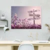 Cuadro con texto personalizado · flores lila y cartel (ambiente) Cuadro con texto personalizado colgado en la pared: flores lila y cartel con cartel para tu frase
