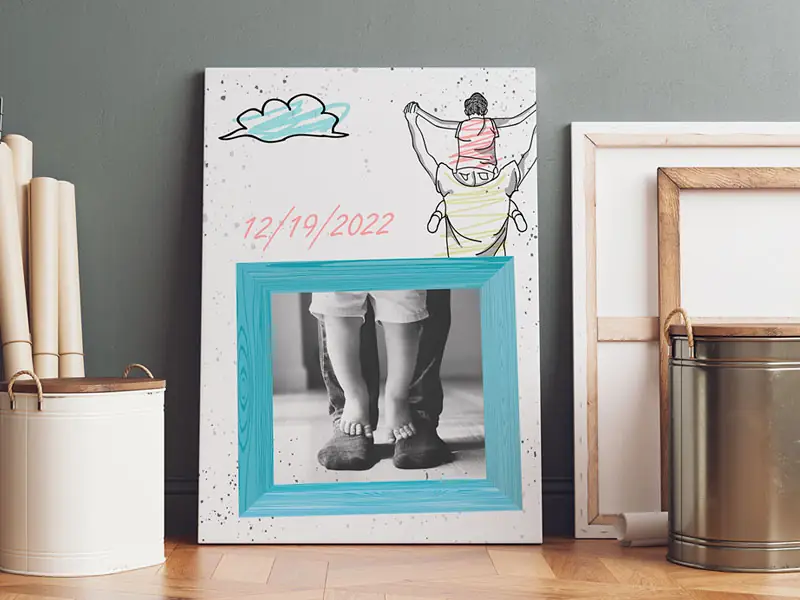 Lienzo con marco ilustrado personalizado con tu foto, apoyado en la pared